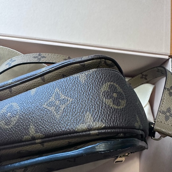 LV Pochette Métis in Reverse monogram - Picture 11 of 14